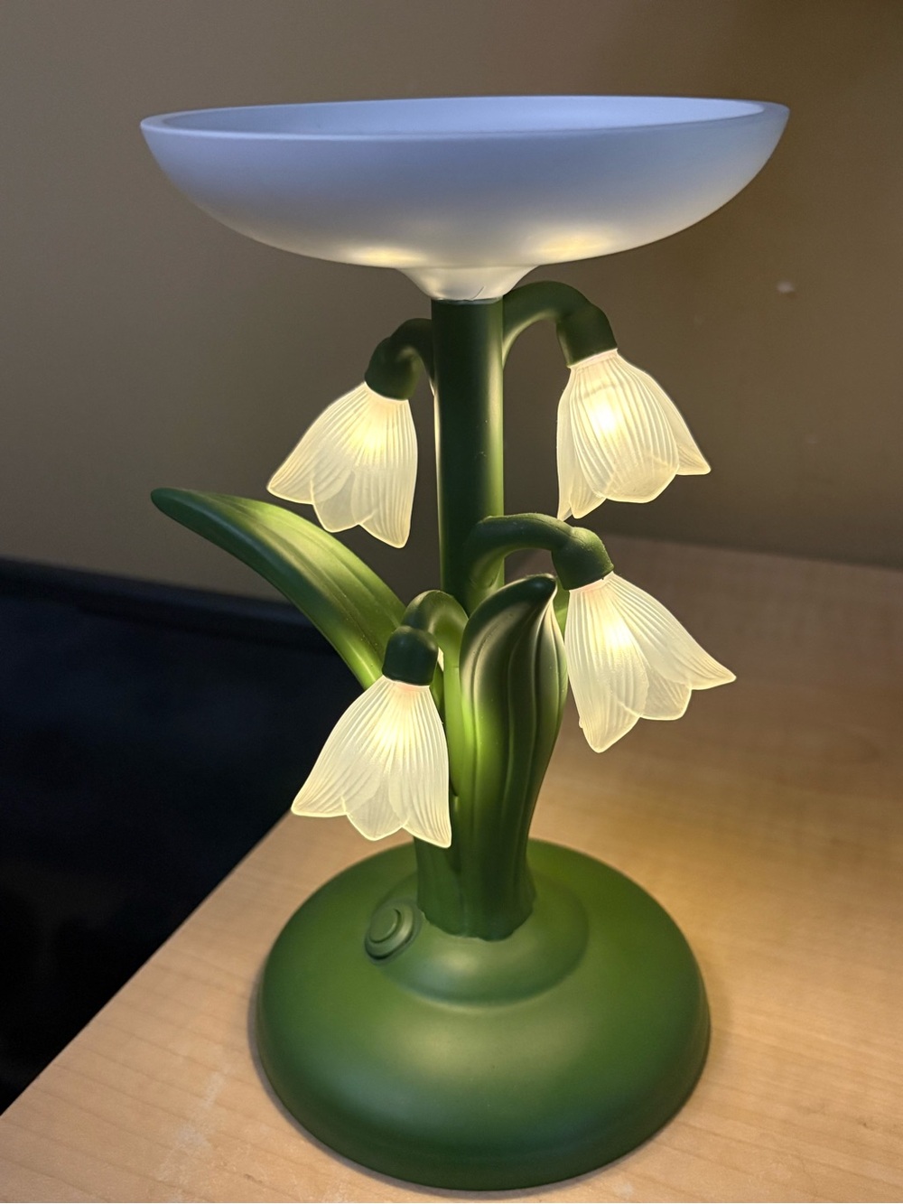 Bath & Body Works Snowdrop Light-Up Pedestal 3-Wick Candle Holder - Picture 4 of 7